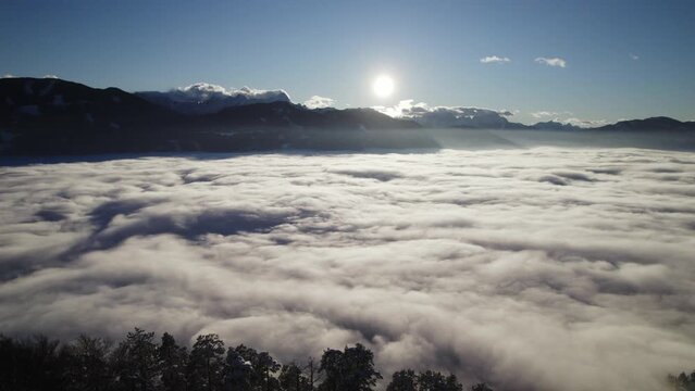 Sea of fog of a valley 