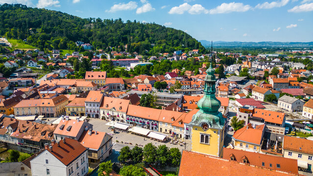 Fototapeta This cozy city of Samobor is beautifully captured from above, showcasing its charming streets, historic buildings, and lush greenery. Known for its picturesque old town and vibrant cultural life