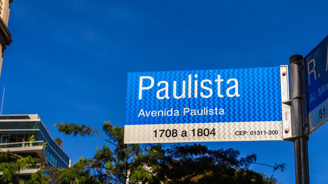 Placa de sinaliza&ccedil;&atilde;o de rua da avenida paulista. Foto feita em S&atilde;o Paulo, Sp, Brasil em 10 Junho 2024