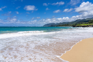 Pounder’s Beach，Windward Coast of Oahu, Hawaii. 