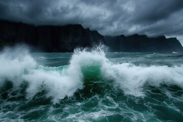 Obraz premium Dramatic stormy seascape with crashing waves