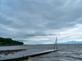 Fototapeta premium どこまでも遠く続く海の路 長部田海床路