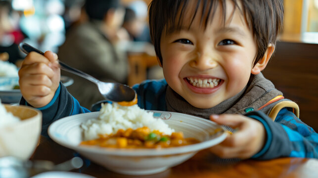 カレーライスを美味しそうに食べる子どものポートレート