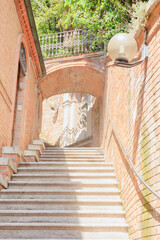 Obraz premium イタリアの細道にあるクラシックな階段