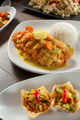 A view of a plate of crispy chicken curry.