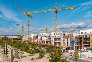 Im Bau befindliche Wohnhäuser auf einer Baustelle im Frankfurter Stadtteil Europaviertel