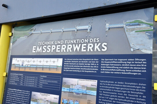 #Emssperrwerk Moormerland: Informationstafel des Gro&szlig;bauwerks f&uuml;r K&uuml;stenschutzes.