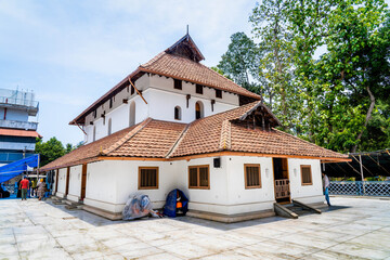 The Cheraman Juma Masjid, located in Kodungallur, Kerala, is a historically significant mosque considered to be the first mosque in India and one of the oldest in the world. It is believed to have bee