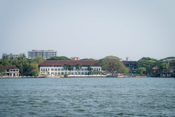 Obraz premium Fort Kochi is known for its Dutch, Portuguese, and British colonial architecture, and elaborate bamboo fishing nets at Fort Kochi Beach. St. Francis Church was the original burial site of explorer Vas