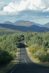 Obraz premium Road into the mountains to Warrumbungle National Park 