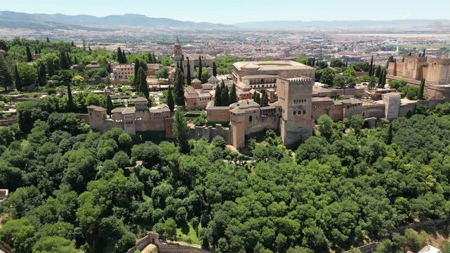 Vista a&eacute;rea de la hermosa alhambra de Granada en Andaluc&iacute;a, Espa&ntilde;a	