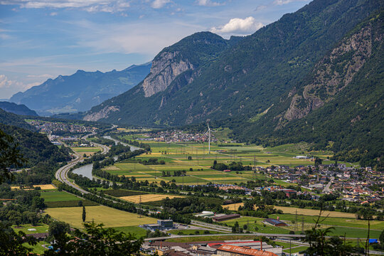 Vall&eacute;e du Rh&ocirc;ne, pr&egrave;s de Martigny, Valais, Suisse