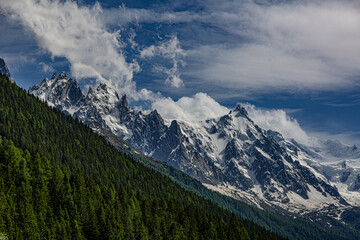 Fototapeta premium Les Aiguilles de Chamonix, dans le Massif du Mont-Blanc, Haute-Savoie, France