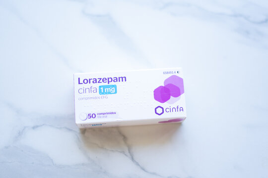 Caja de Loracepam. Benzodiacepinas. Medicamento para la ansiedad y el insomnio