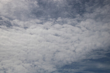 Föhnwolken am klaren Himmel