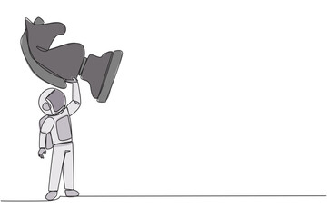 Single one line drawing young clever astronaut holding, lifting horse chess piece. Successful entrepreneurship tactics, strategy, superiority in business. Continuous line design graphic illustration