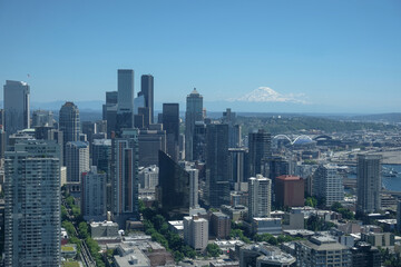 Seattle skyline with mount Rainier