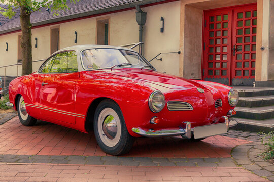 VW Karmann Ghia auf einer Ausstellung in Rheinbach, Deutschland, am 18. Juli 2015