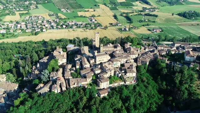 Aerial view of Castell'Arquato village: Castell'Arquato, Piacenza, Italy