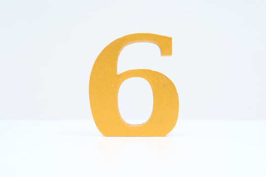 数字の「6」の木製ブロック