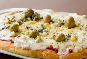 Argentinean pizza with mozzarella, blue cheese and green olives