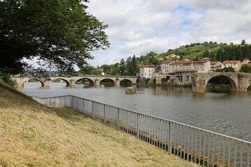 Pont sur le fleuve Loire, ville de Brives-Charensac, département de la Haute Loire, France