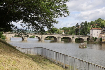 Pont sur le fleuve Loire, ville de Brives-Charensac, département de la Haute Loire, France