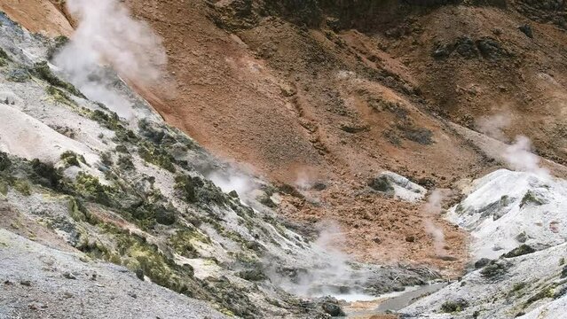 北海道登別市地獄谷の立ちのぼる蒸気 / Rising steam in Hell Valley (Jigokudani) , Noboribetsu, Hokkaido
