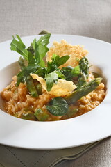 Asparagus risotto with pirarucu and fried cassava chips