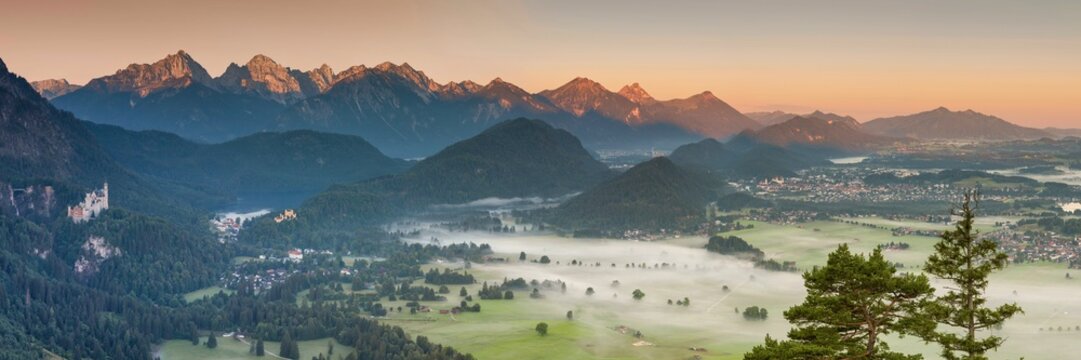 Neuschwanstein Castle, Hohenschwangau near Fuessen, Ostallgaeu, Allgaeu, Bavaria, Germany, Europe