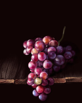 Cacho de uvas roxas sobre mesa de madeira em fundo escuro.