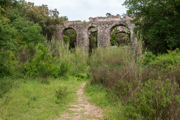 Arcs Senequier of the Ancient Roman aqueduct of Frejus (Frejus, Var, Provence-Alpes-Cote-d’Azur,...