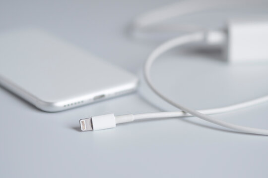 スマホの充電器(白)