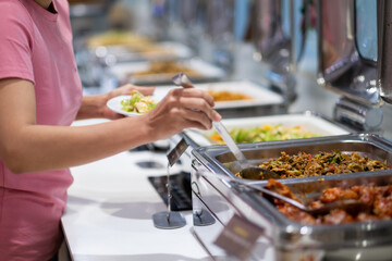 scooping the food, catering, dinner time