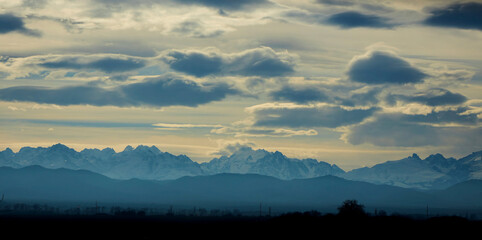 The sky is cloudy and the mountains are in the background