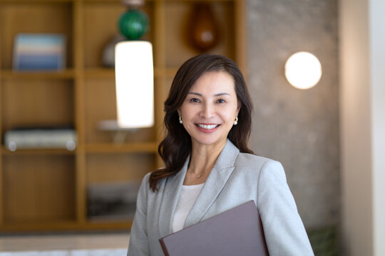笑顔のビジネス女性