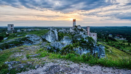 Zamek w Olsztynie – ruiny zamku leżącego na Jurze Krakowsko-Częstochowskiej © Tomasz Warszewski