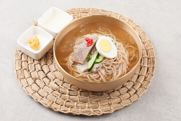 A food made by cutting cucumbers into small pieces, pickling them in salt or soy sauce, adding them to cold soup, and adding green onions, vinegar, sugar, and red pepper powder.