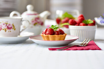 raspberry mini tart (cupcakes) and cup of tea