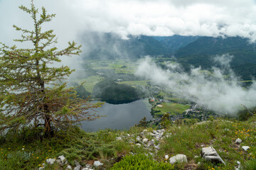 Blick vom Loser auf Bad Aussee und den Aussee sowie das Ausseerland und den Dachsteingletscher,...