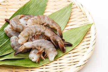 白背景にバナメイエビ