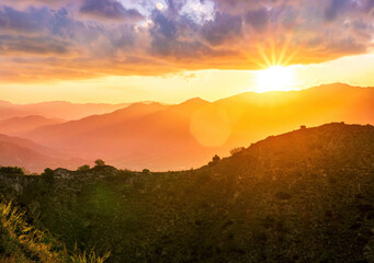 Naklejka premium beautiful scenic sunset landscape of a canyon between two mountains