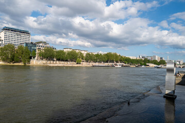 Obraz premium vue des quais de Seine au niveau de l'île de la Cité dans le centre de Paris en France