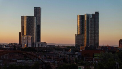 Fototapeta premium The warm dusk light illuminates the Deansgate area, with views of the skyscrapers