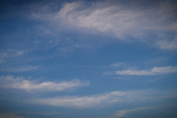 Obraz premium Beautiful cloudscape with blue sky and fluffy clouds at sunset