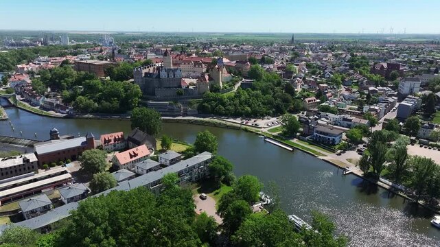 Flight towards the city center of Bernburg. The Saale river flows around Bernburg Castle. The historic city center of Bernburg is in the background.