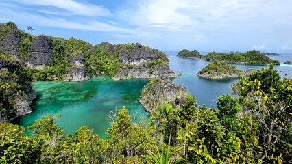 Obraz premium Beautiful karst islets in Raja Ampat