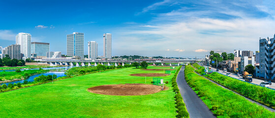 多摩川のパノラマ風景　二子玉川駅のビル群や多摩川緑地などを望む【東京都・世田谷区－神奈川県・川崎市】　
Panoramic view of the Tama River - Tokyo, Kanagawa, Japan