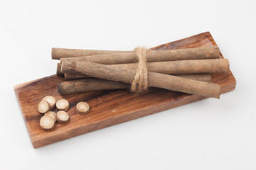  A biennial plant of the Aster family. The height is 50~150cm, the foliage is alternate and the root leaves are clustered together and are close to a heart shape. In July, black-purple or white tube-s