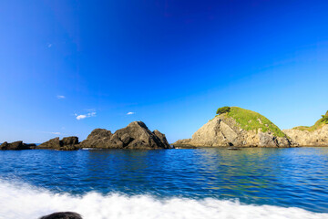 ヒリゾ浜渡船の漁船に乗って、海に出るスキンダイバー、シュノーケラーたち。

日本国静岡県伊豆半島賀茂郡南伊豆町中木から渡し船で渡るヒリゾ浜にて。
2022年10月撮影。
